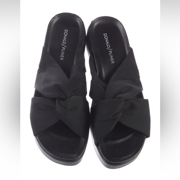 Donald Pliner | Black Freea Slide Sandals Size 7.5 Medium - Picture 7 of 9